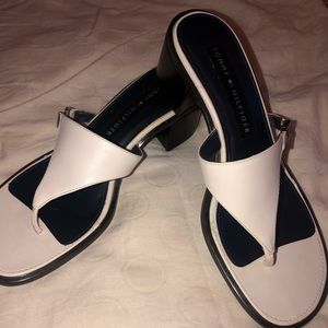 Tommy Hilfiger black and white heel flip flops